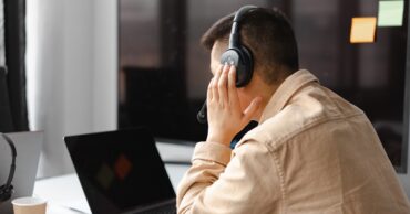 Dubai Holiday Home Management: Why 24/7 Guest Support Is No Longer Optional